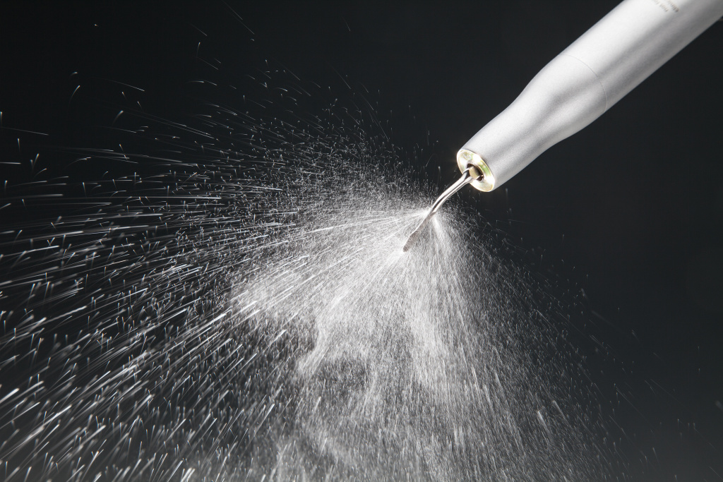 Handpiece_in_action_Image_001149_00_150dpi.jpg