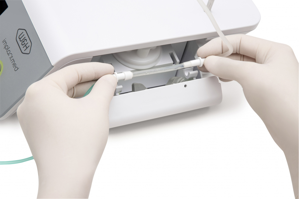 Control_unit_(insert_irrigation_tubing)_Image_001734_00_150dpi.jpg Control_unit_(insert_irrigation_tubing)_Image_001734_00_150dpi.jpg